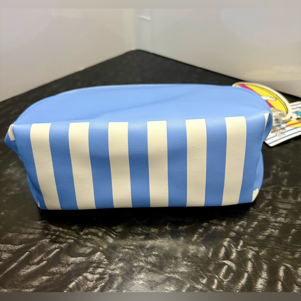 Peanuts Light Blue makeup Bag - Picture 7 of 9